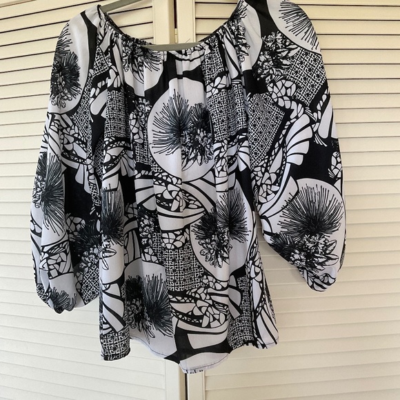 Kahulale’a Black/White Top - Picture 1 of 2